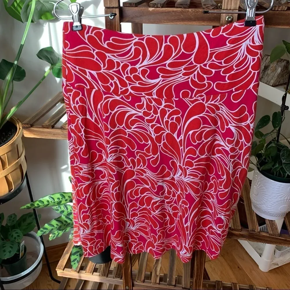H&M Rayon two tone red/pink + white outlined flowers sz 10 + summer + casual